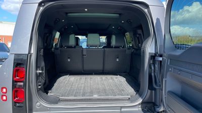 LAND ROVER DEFENDER 130