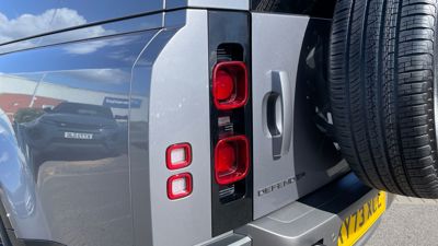 LAND ROVER DEFENDER 130