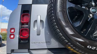 LAND ROVER DEFENDER 130