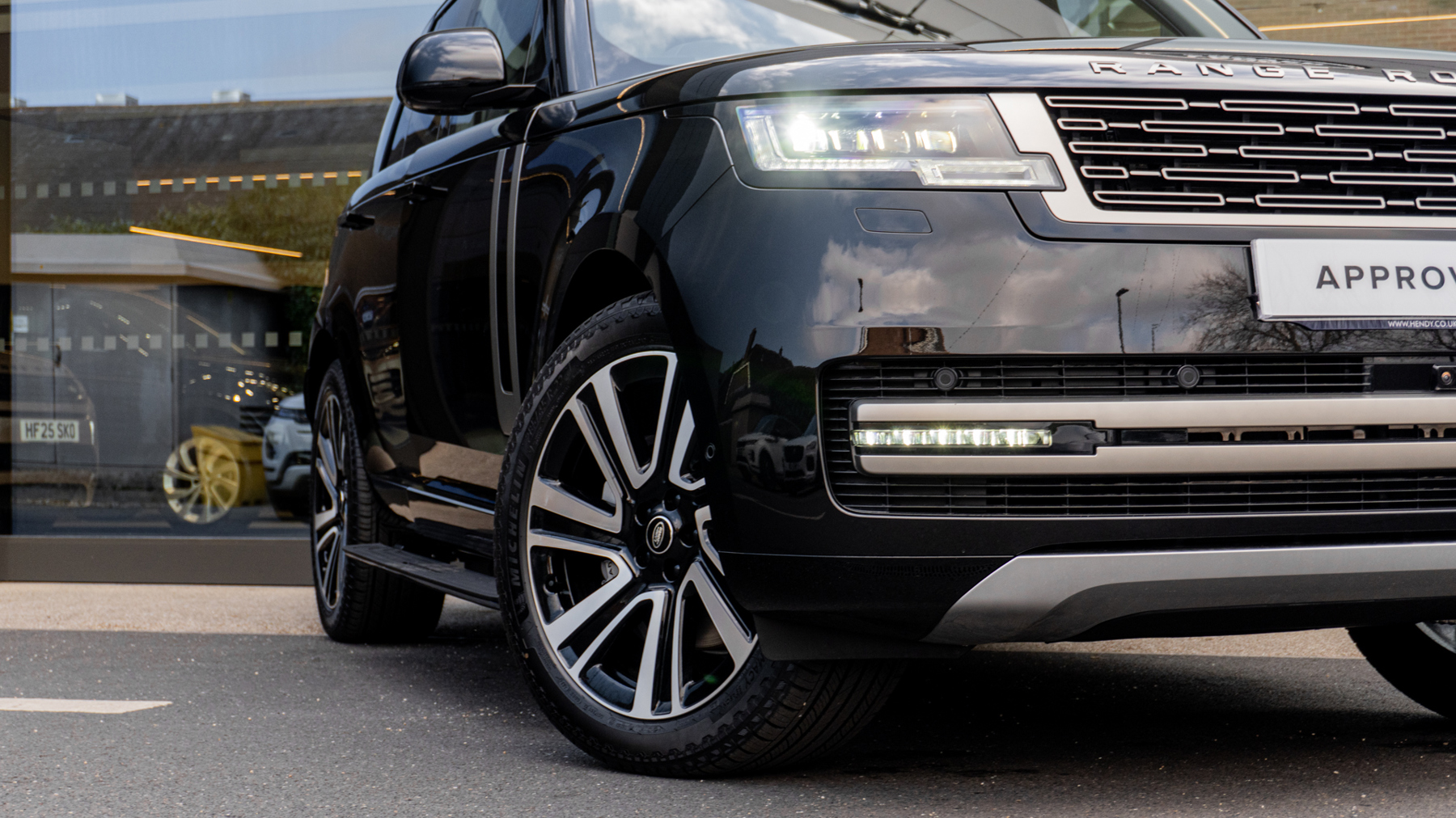 Land Rover RANGE ROVER, SUV, Santorini Black.