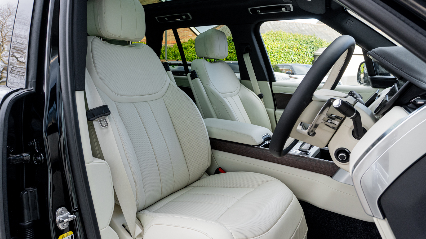 Land Rover RANGE ROVER, SUV, Santorini Black.