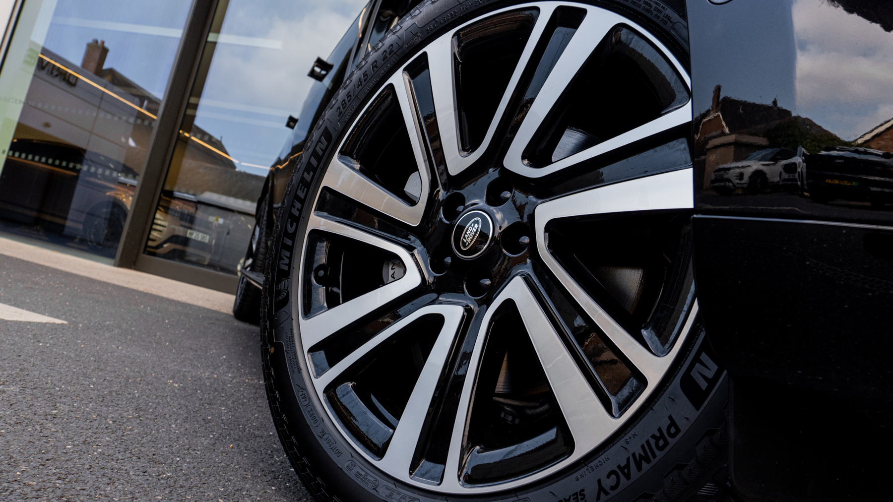 Land Rover RANGE ROVER, SUV, Santorini Black.