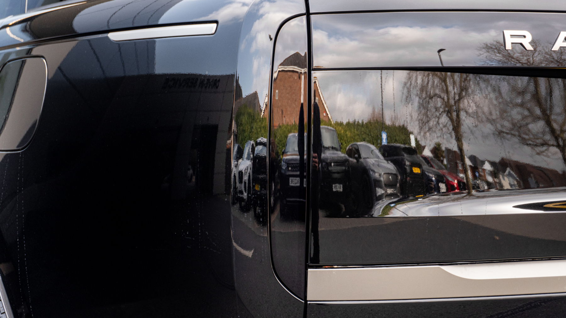 Land Rover RANGE ROVER, SUV, Santorini Black.