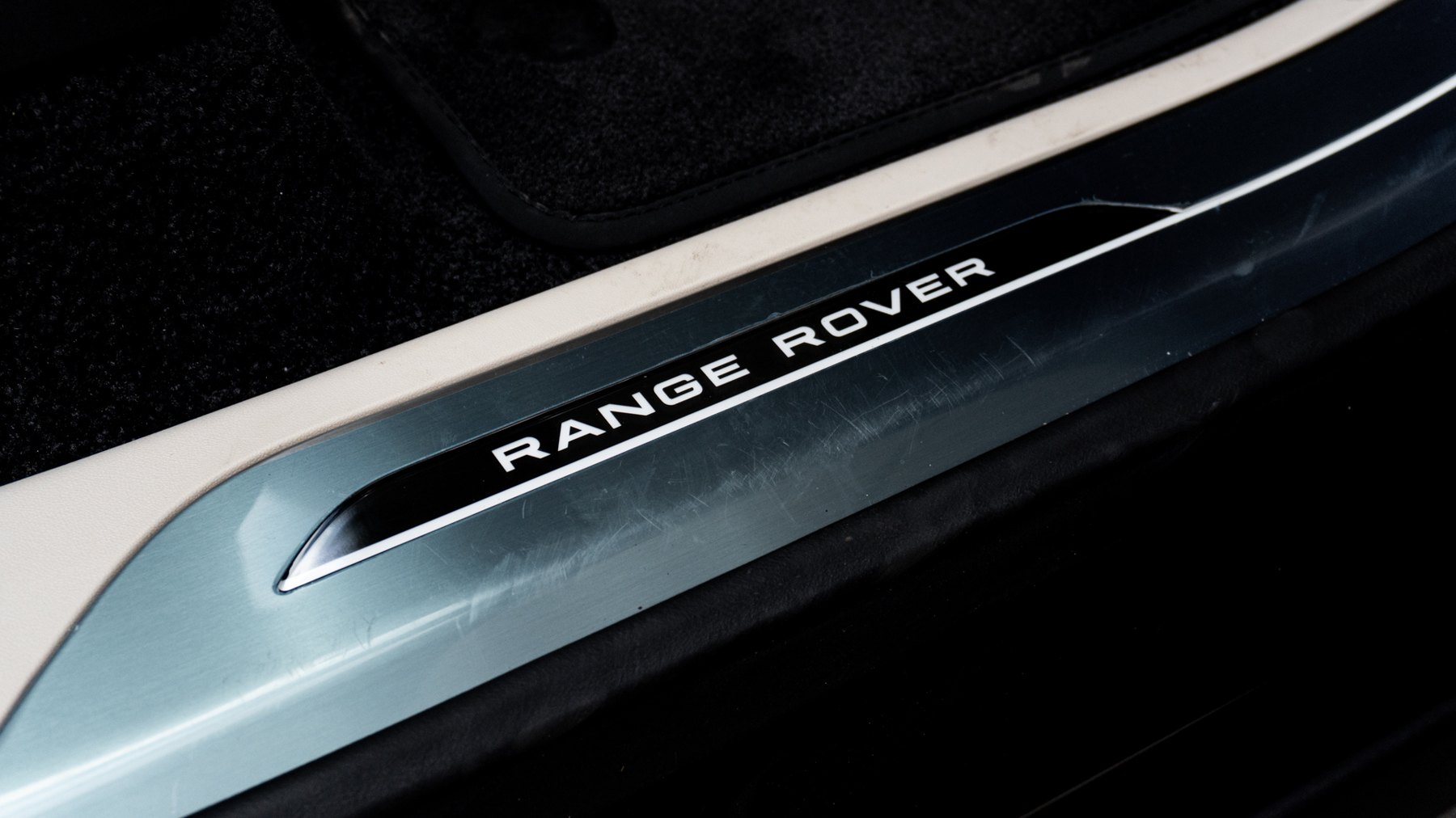 Land Rover RANGE ROVER, SUV, Santorini Black.