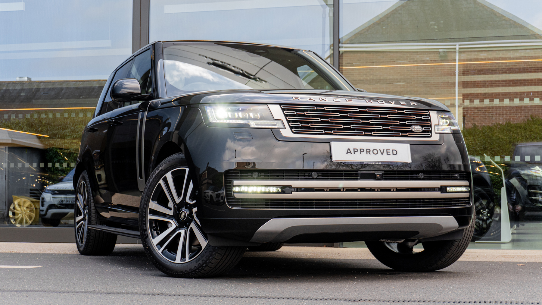 Land Rover RANGE ROVER, SUV, Santorini Black.