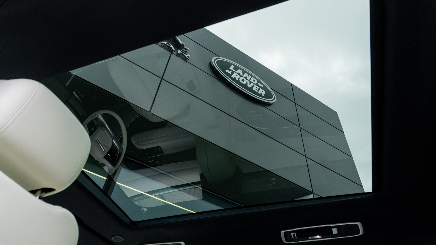Land Rover RANGE ROVER, SUV, Santorini Black.