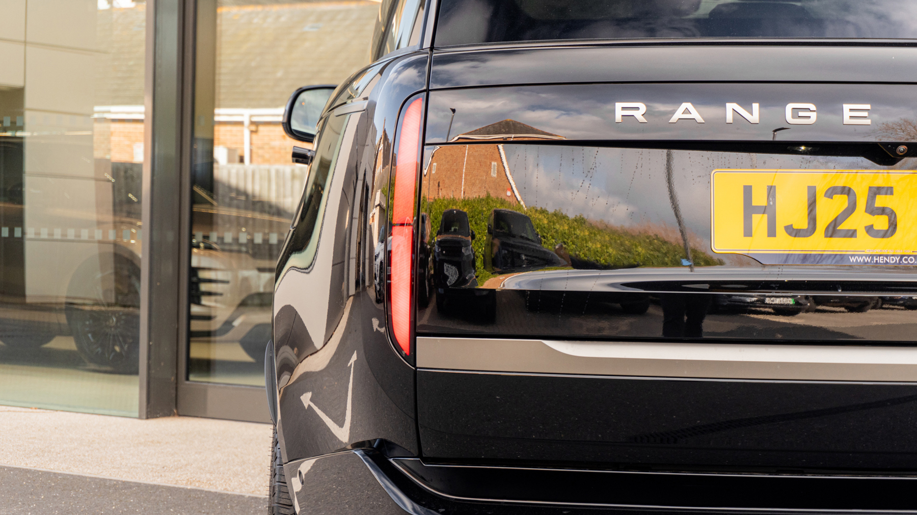 Land Rover RANGE ROVER, SUV, Santorini Black.