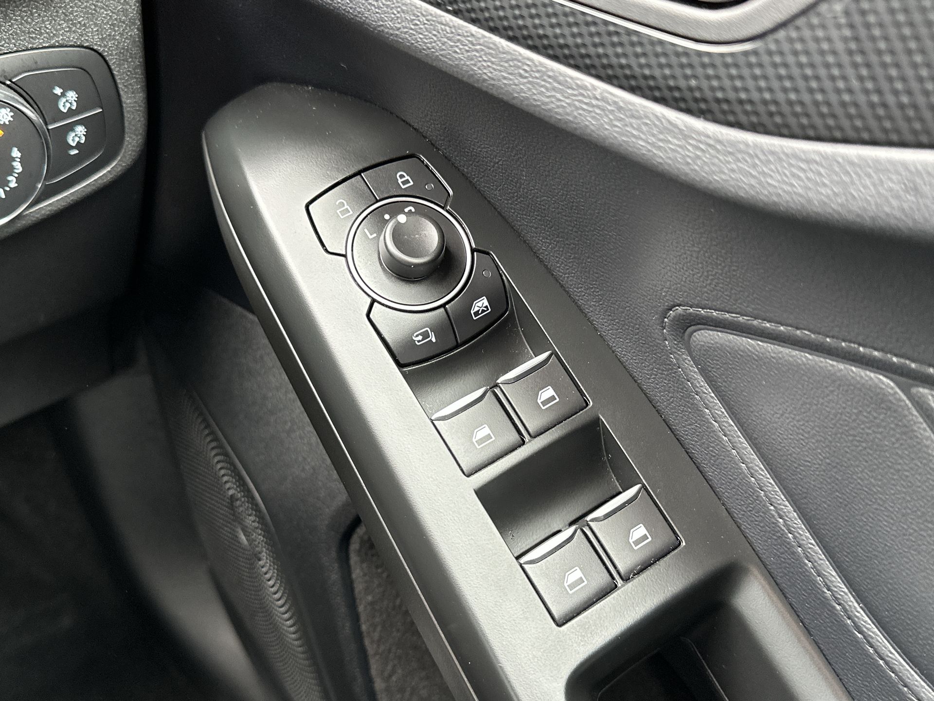 ECOBOOST HYBRID MHEV 155