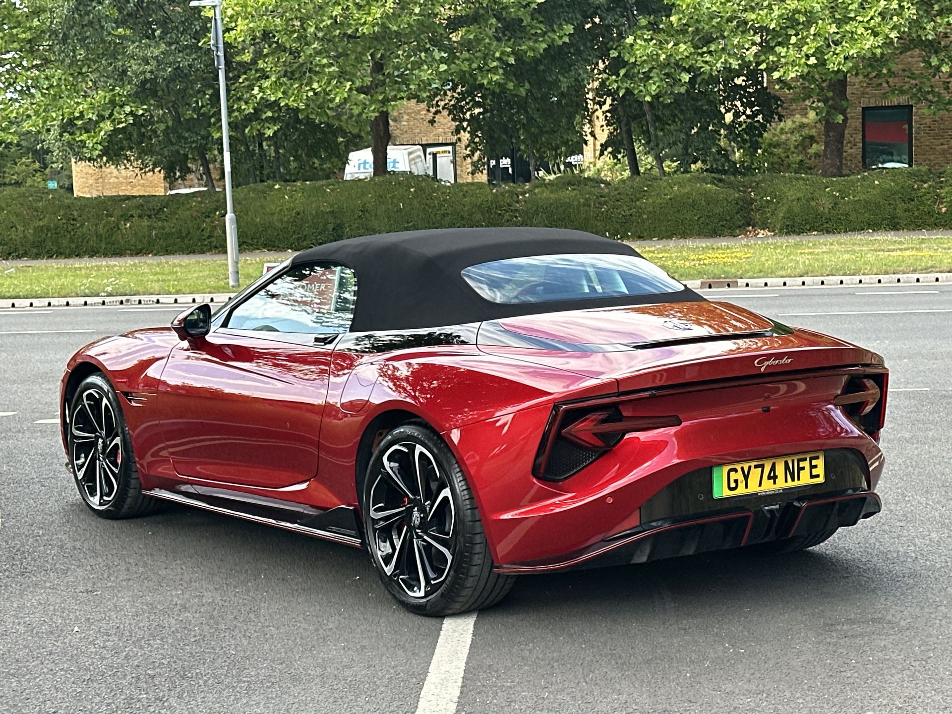 DUAL MOTOR 77 KWH AWD