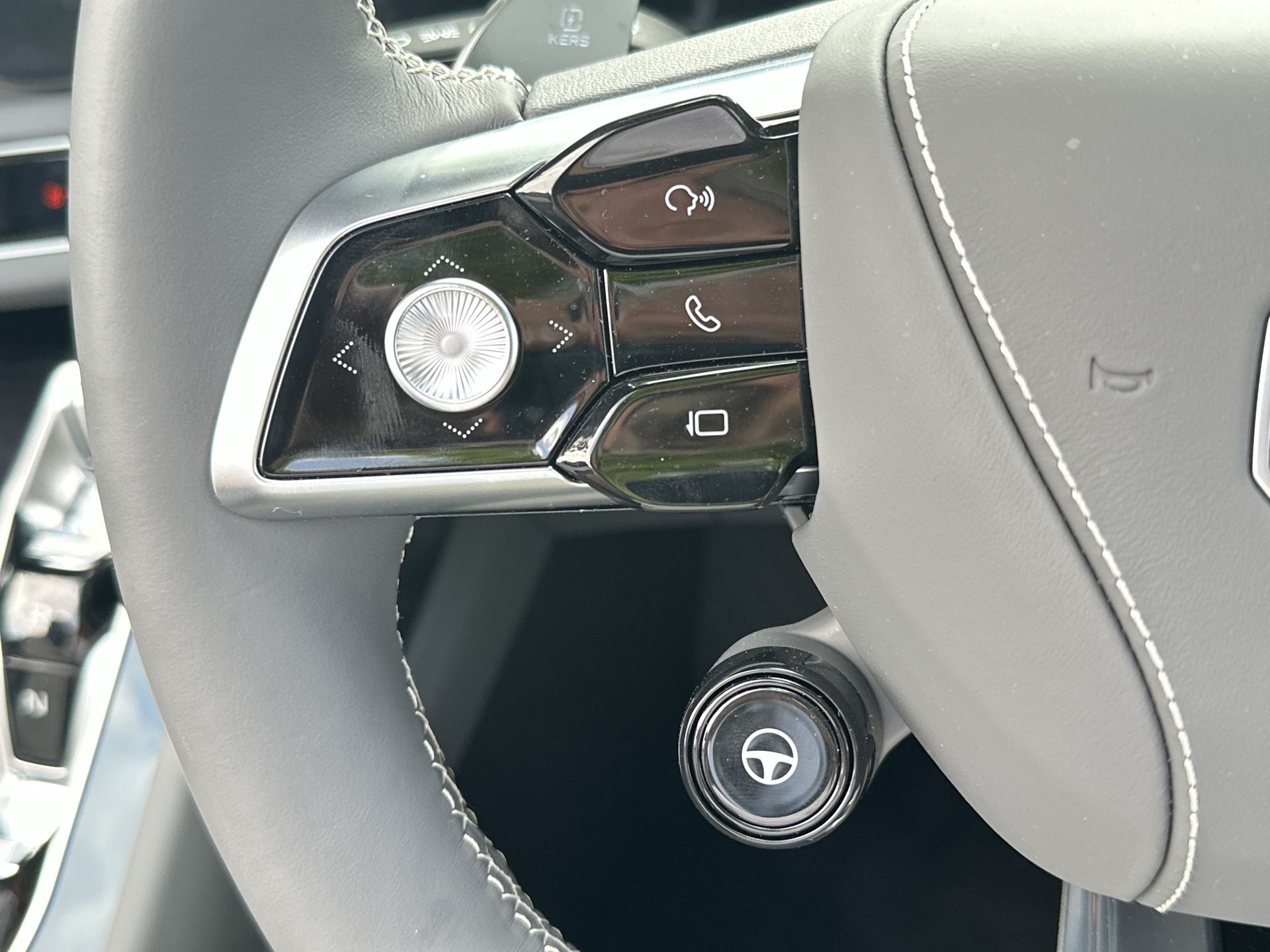 DUAL MOTOR 77 KWH AWD