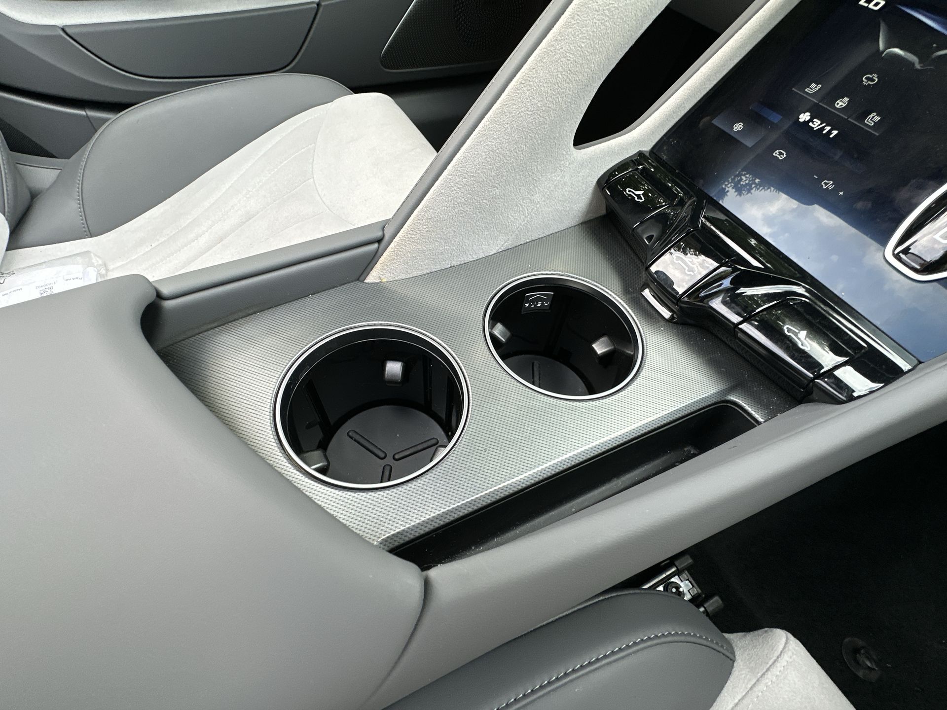 DUAL MOTOR 77 KWH AWD