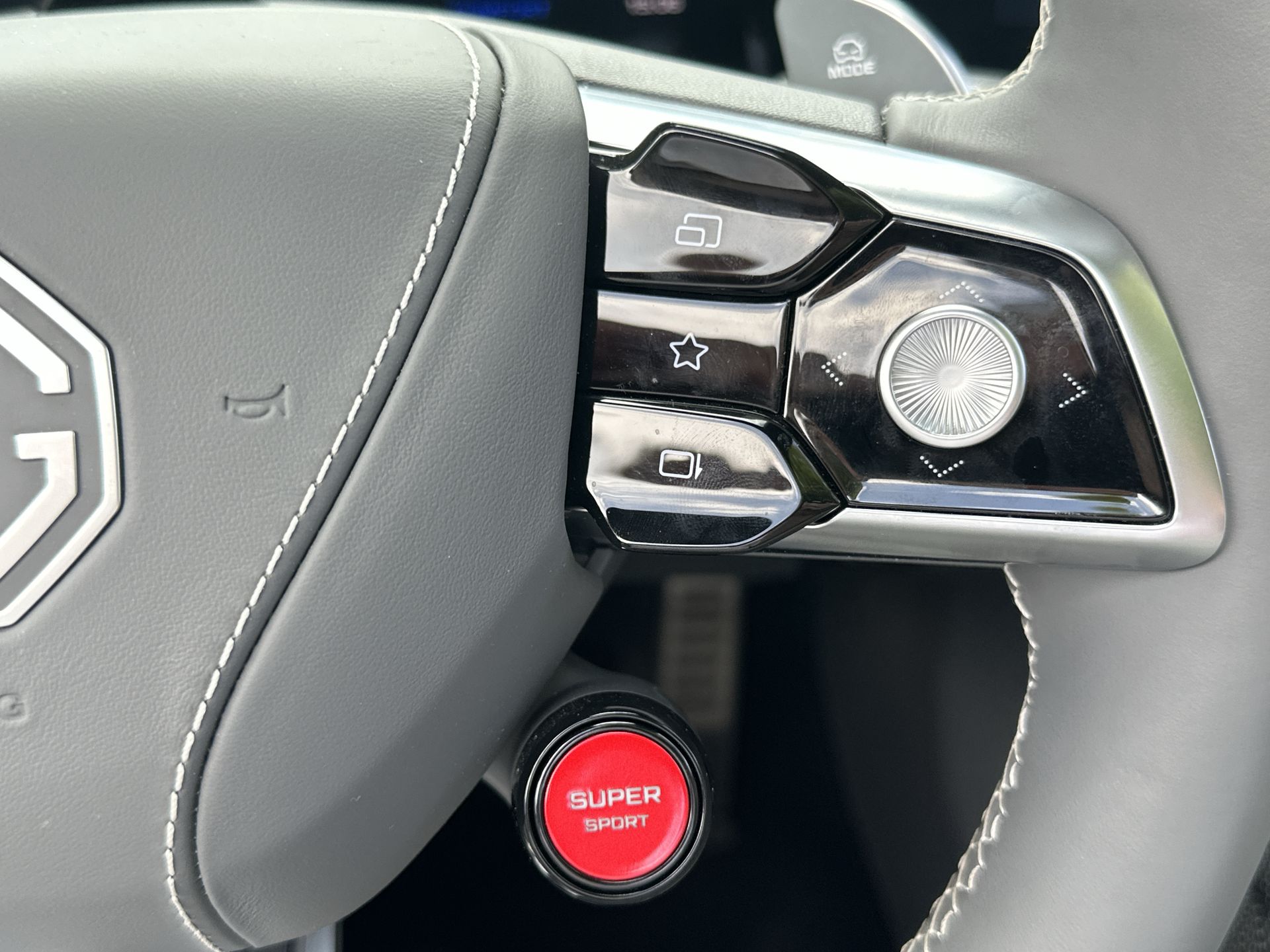 DUAL MOTOR 77 KWH AWD