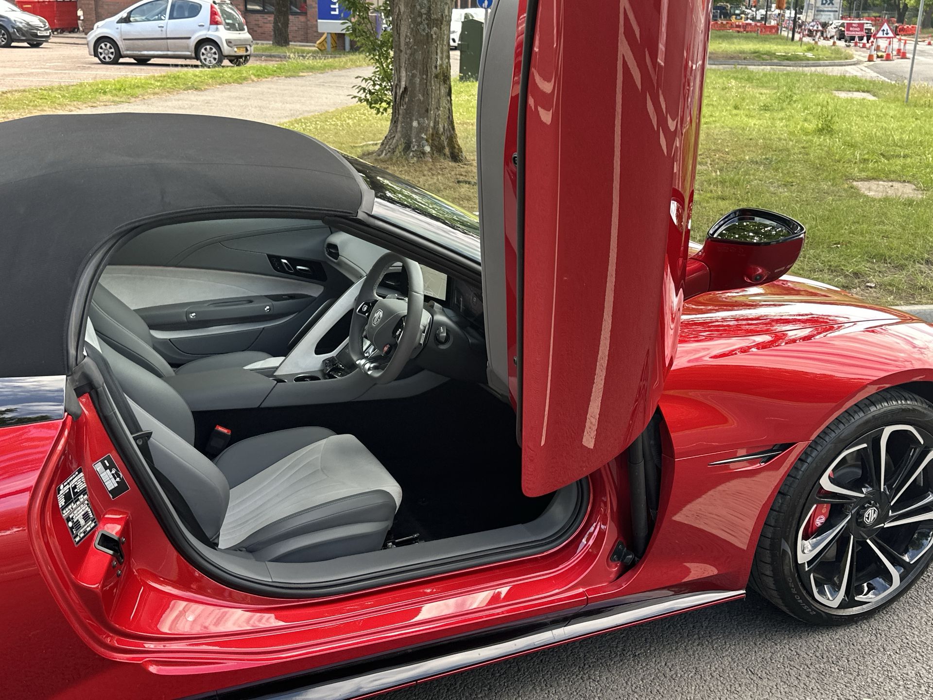 DUAL MOTOR 77 KWH AWD