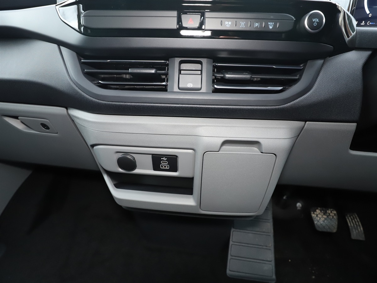 ECOBLUE 136PS H1 8 SEATER