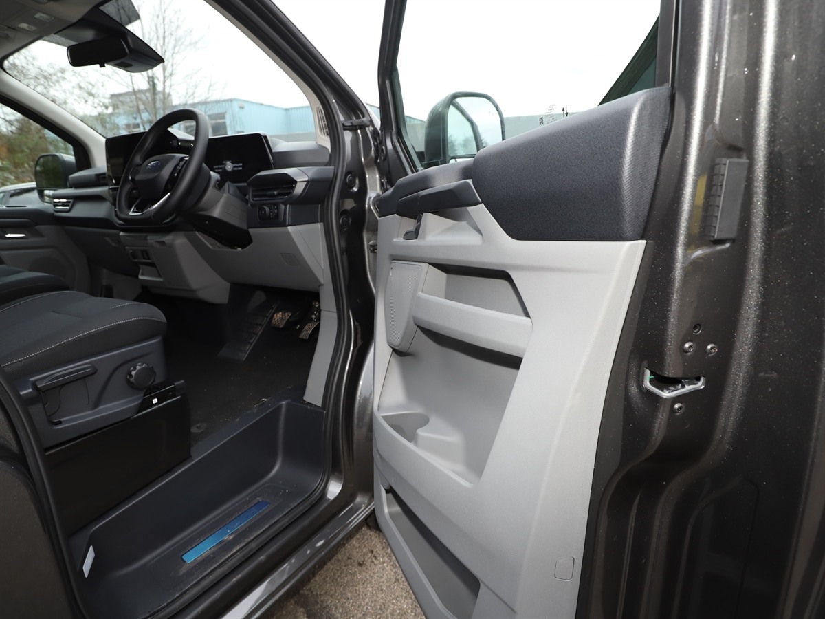 ECOBLUE 136PS H1 8 SEATER