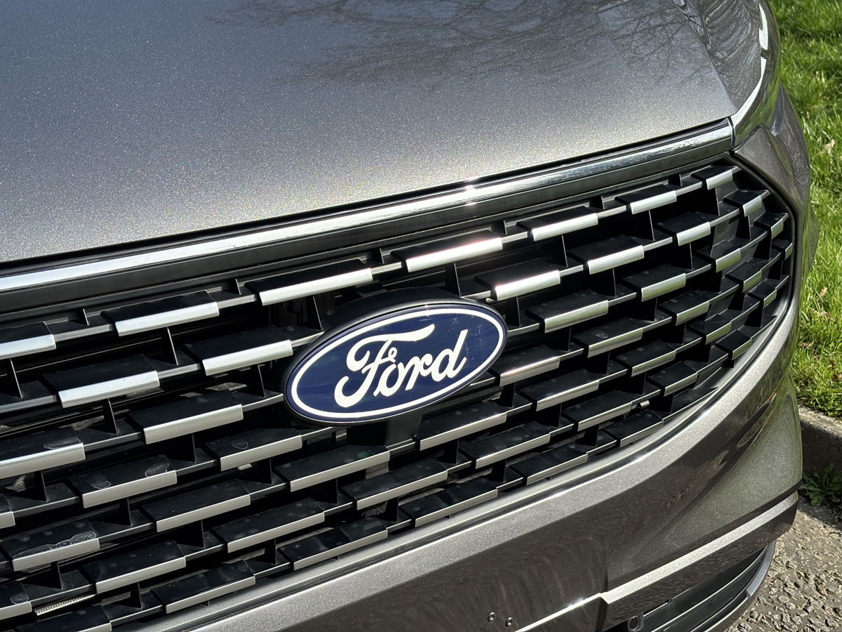 ECOBLUE 170PS H1 8 SEATER