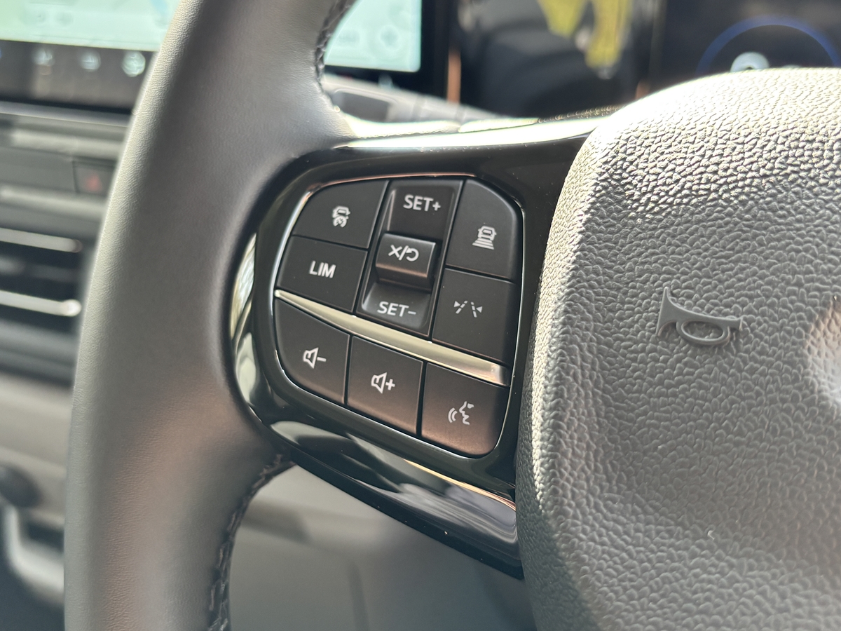 ECOBLUE 170PS H1 8 SEATER