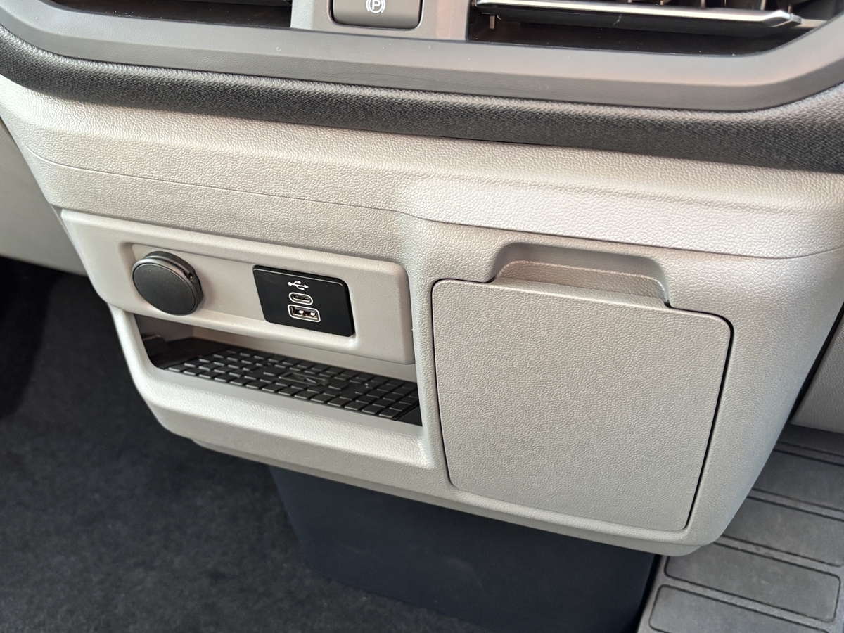 ECOBLUE 170PS H1 8 SEATER