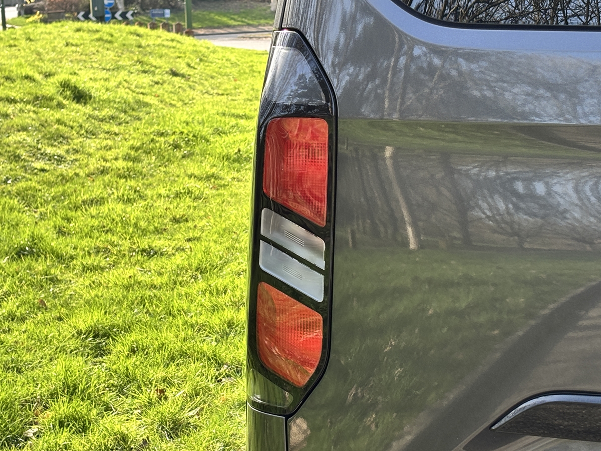 ECOBLUE 170PS H1 8 SEATER