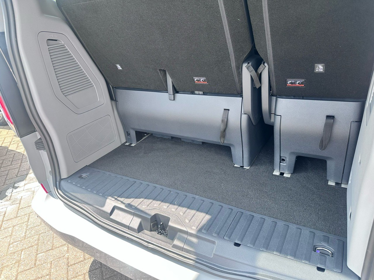 FORD TOURNEO CUSTOM 160KW 65KWH H1 TITANIUM X 8 SEATER AUTO
