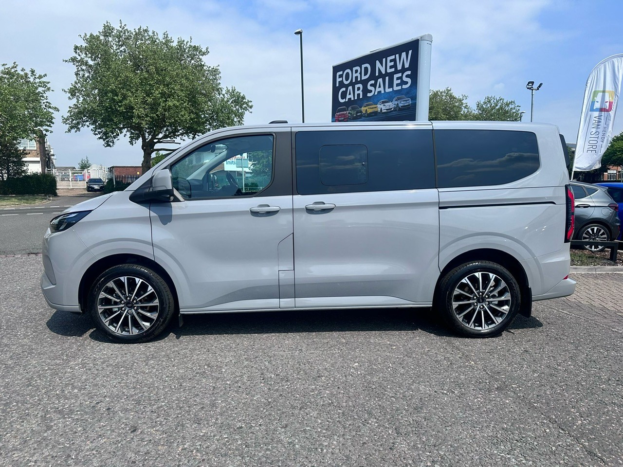 FORD TOURNEO CUSTOM 160KW 65KWH H1 TITANIUM X 8 SEATER AUTO