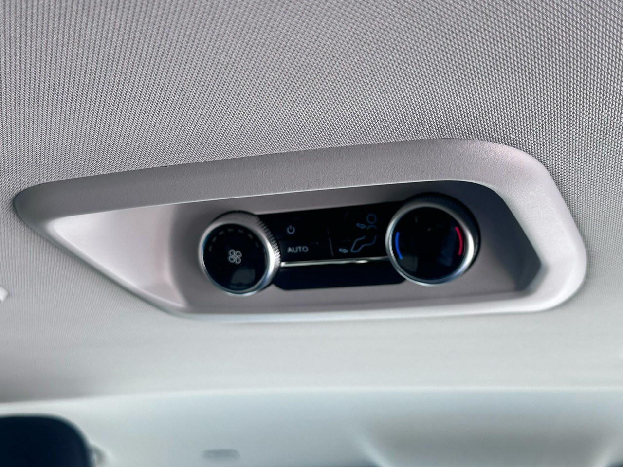 FORD TOURNEO CUSTOM 160KW 65KWH H1 TITANIUM X 8 SEATER AUTO