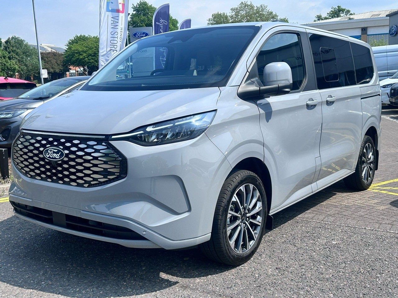 FORD TOURNEO CUSTOM 160KW 65KWH H1 TITANIUM X 8 SEATER AUTO