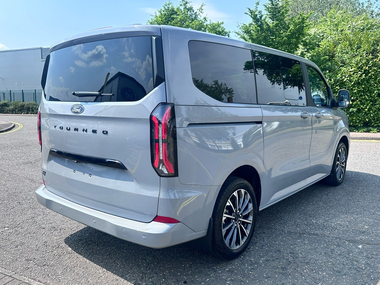 FORD TOURNEO CUSTOM 160KW 65KWH H1 TITANIUM X 8 SEATER AUTO