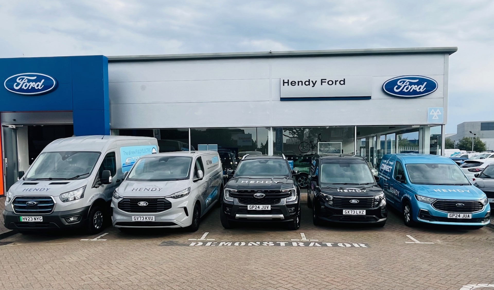 FORD TOURNEO CUSTOM 160KW 65KWH H1 TITANIUM X 8 SEATER AUTO