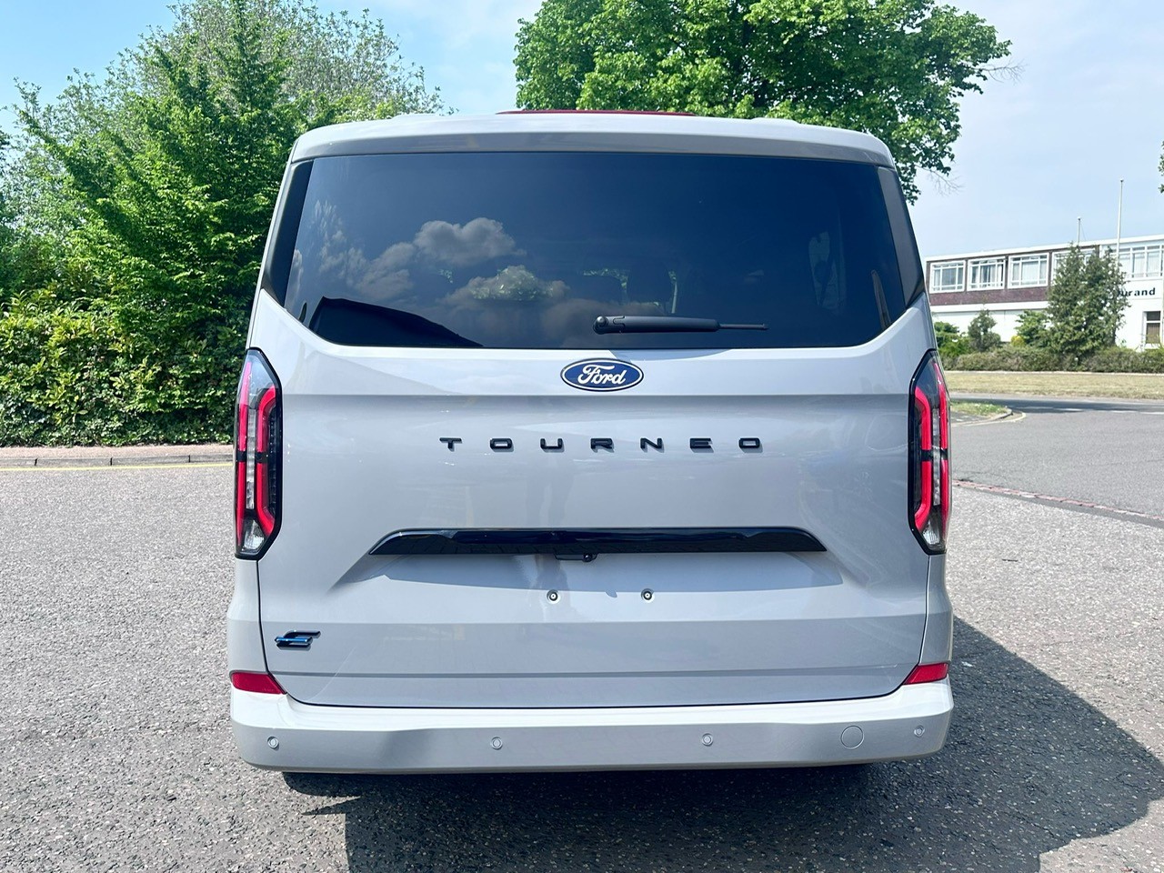 FORD TOURNEO CUSTOM 160KW 65KWH H1 TITANIUM X 8 SEATER AUTO