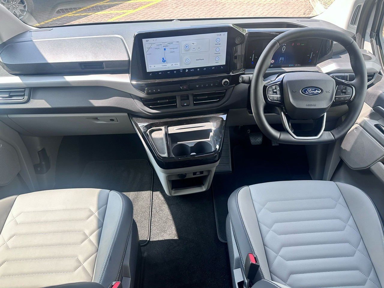 FORD TOURNEO CUSTOM 160KW 65KWH H1 TITANIUM X 8 SEATER AUTO