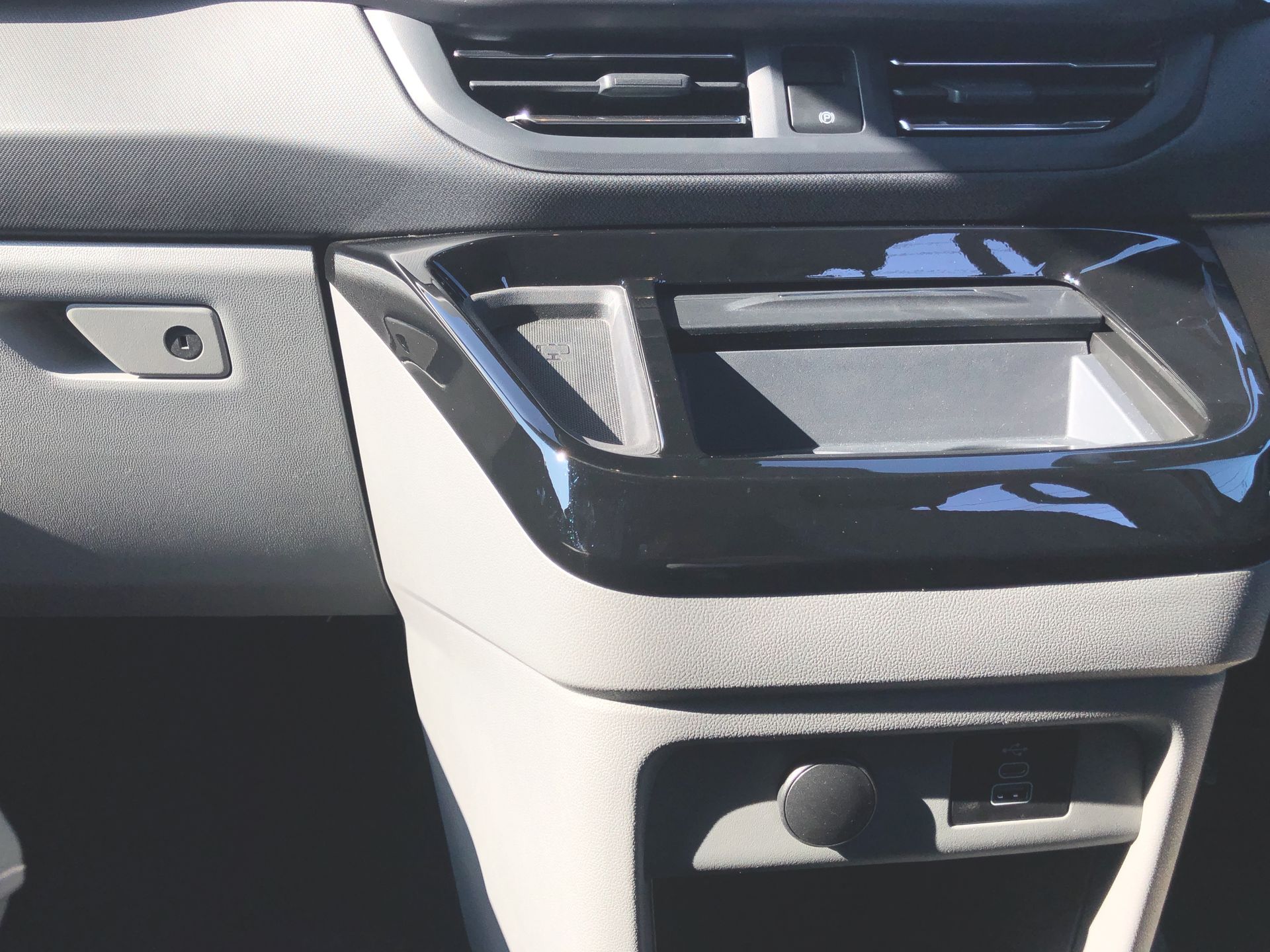 TOURNEO CUSTOM V710 TITANIUM X BUS M1 340 L1 65KWH 160KW / 218PS RWD 1 SPEED AUTOMATIC