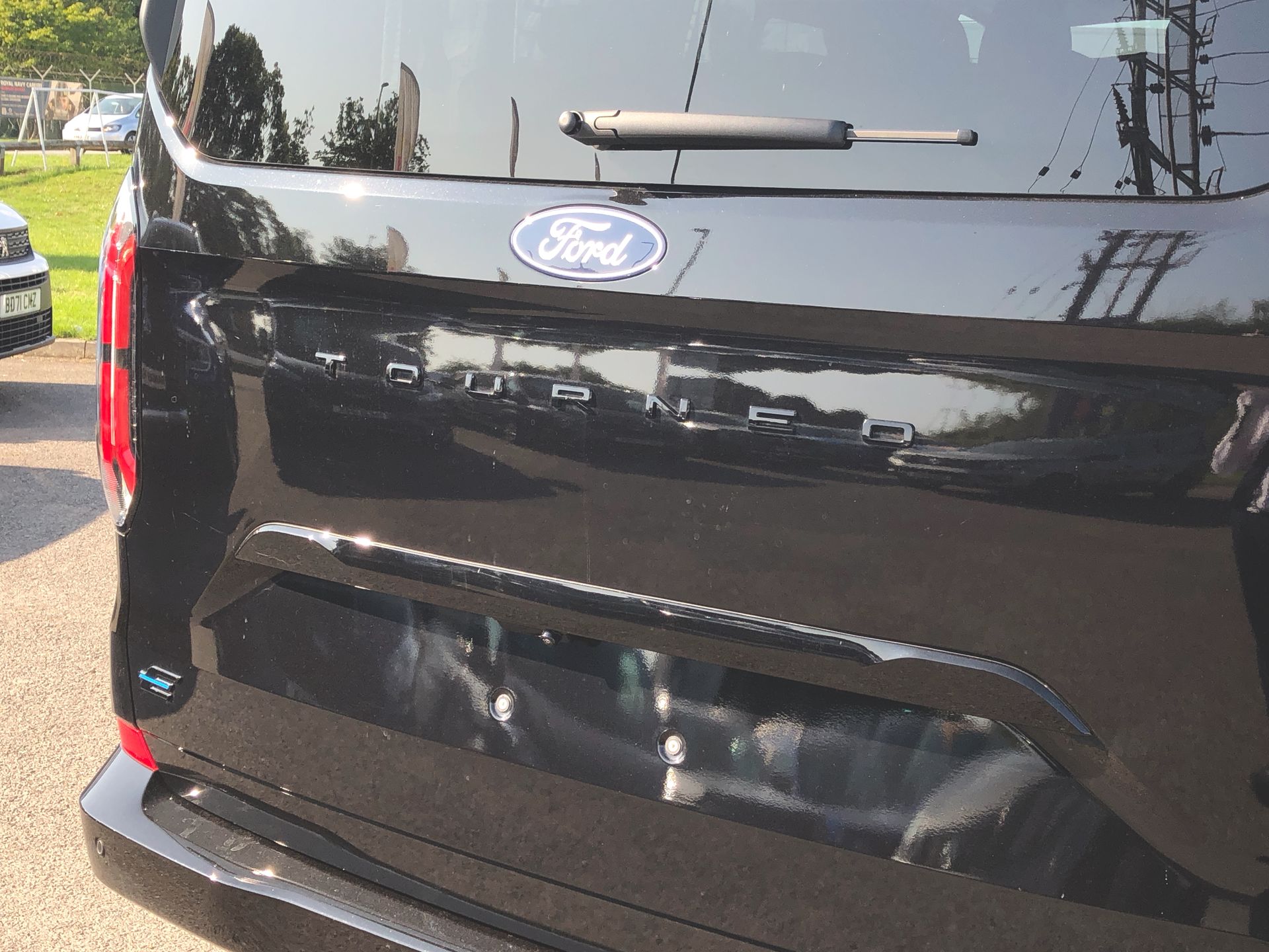 TOURNEO CUSTOM V710 TITANIUM X BUS M1 340 L1 65KWH 160KW / 218PS RWD 1 SPEED AUTOMATIC