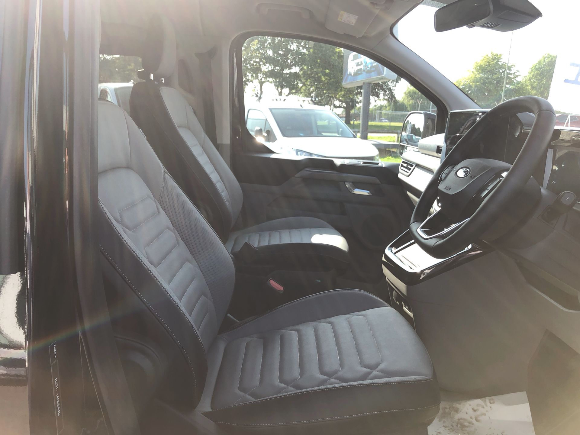 TOURNEO CUSTOM V710 TITANIUM X BUS M1 340 L1 65KWH 160KW / 218PS RWD 1 SPEED AUTOMATIC