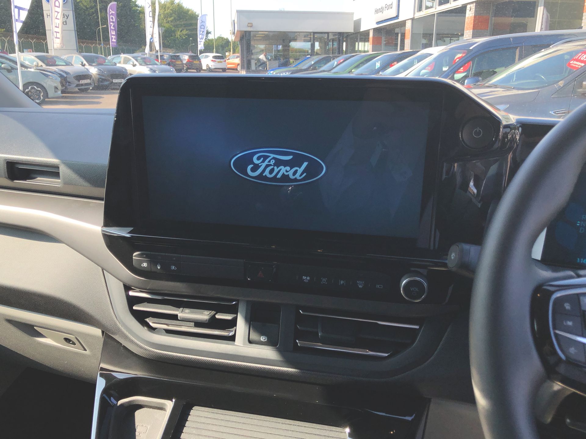 TOURNEO CUSTOM V710 TITANIUM X BUS M1 340 L1 65KWH 160KW / 218PS RWD 1 SPEED AUTOMATIC