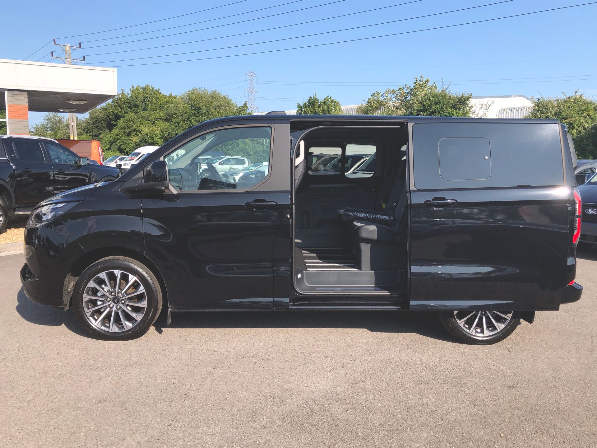 TOURNEO CUSTOM V710 TITANIUM X BUS M1 340 L1 65KWH 160KW / 218PS RWD 1 SPEED AUTOMATIC