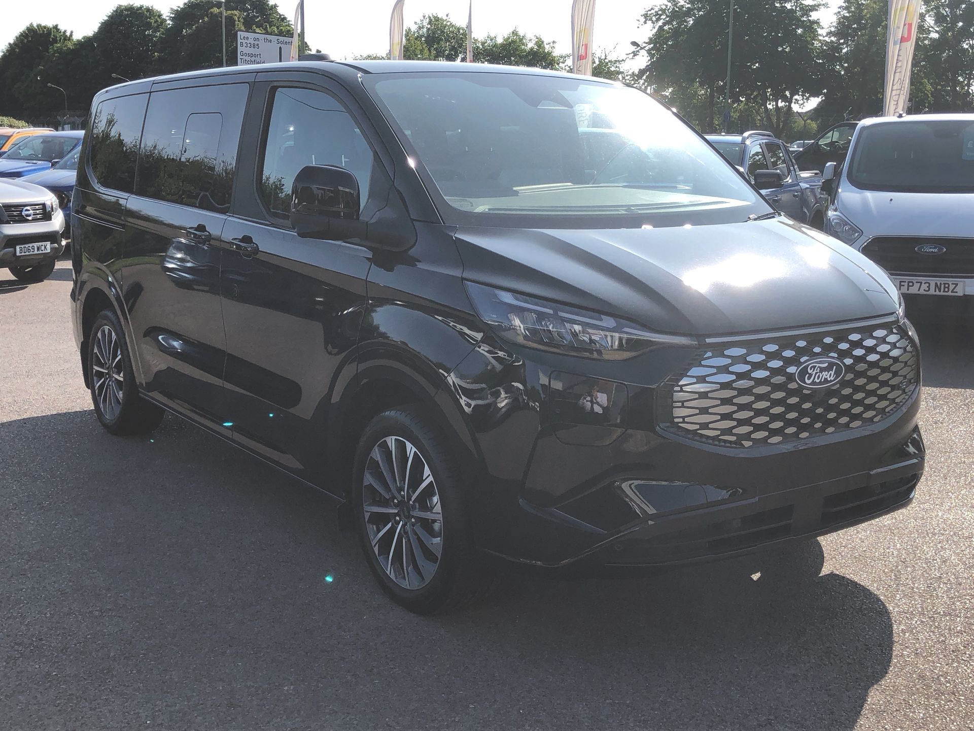 TOURNEO CUSTOM V710 TITANIUM X BUS M1 340 L1 65KWH 160KW / 218PS RWD 1 SPEED AUTOMATIC