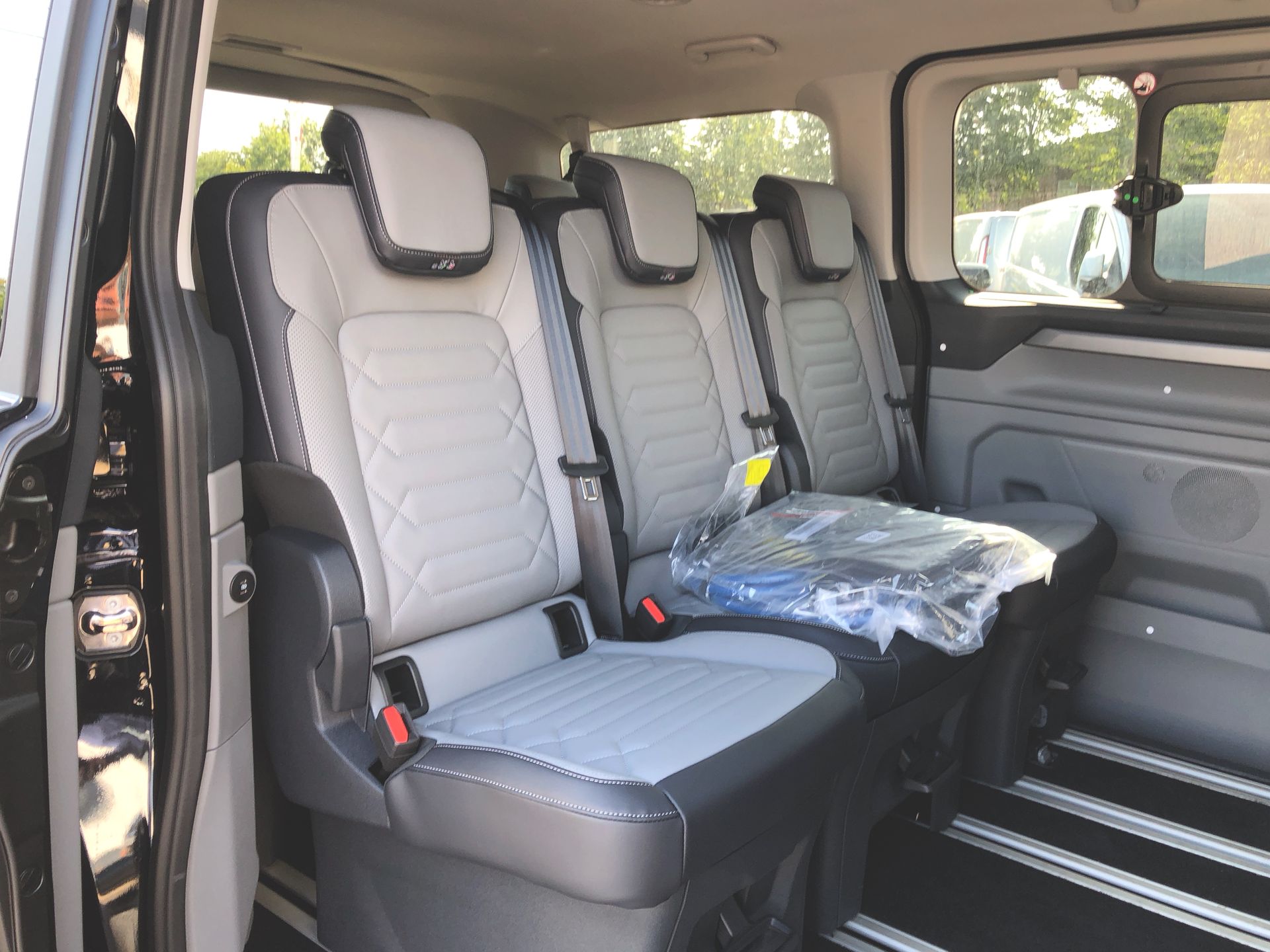 TOURNEO CUSTOM V710 TITANIUM X BUS M1 340 L1 65KWH 160KW / 218PS RWD 1 SPEED AUTOMATIC