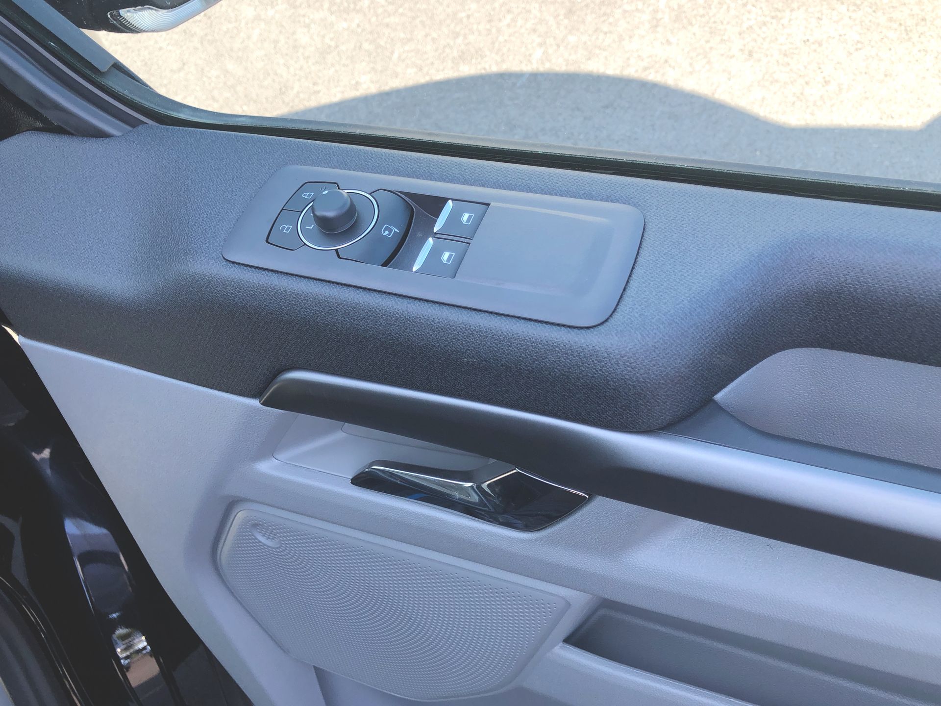 TOURNEO CUSTOM V710 TITANIUM X BUS M1 340 L1 65KWH 160KW / 218PS RWD 1 SPEED AUTOMATIC