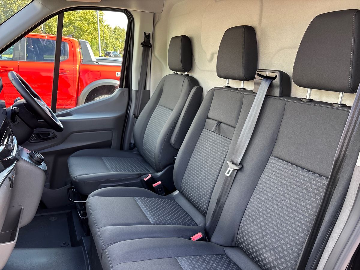 FORD TRANSIT 135KW 68KWH H2 TREND VAN AUTO [NAV]