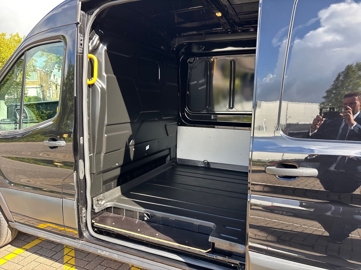 FORD TRANSIT 135KW 68KWH H2 TREND VAN AUTO [NAV]