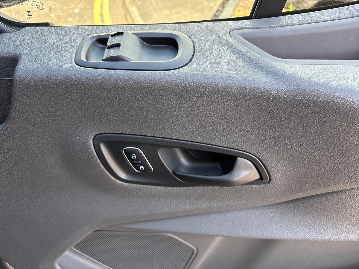 FORD TRANSIT 135KW 68KWH H2 TREND VAN AUTO [NAV]