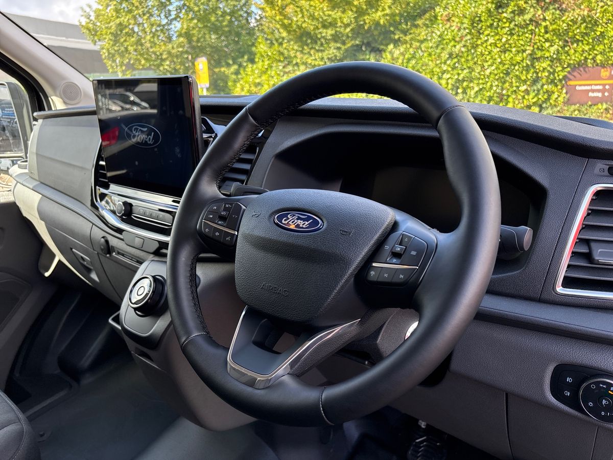 FORD TRANSIT 135KW 68KWH H2 TREND VAN AUTO [NAV]