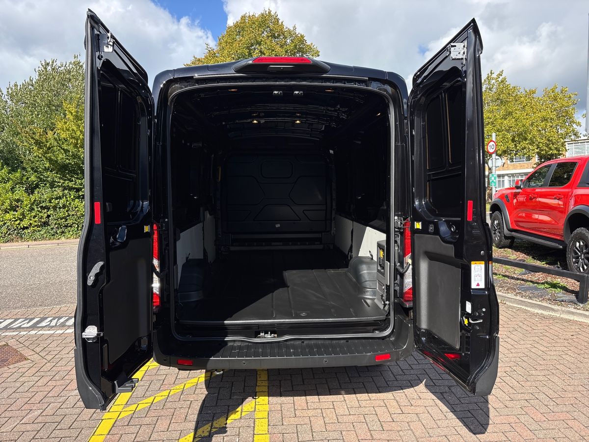 FORD TRANSIT 135KW 68KWH H2 TREND VAN AUTO [NAV]