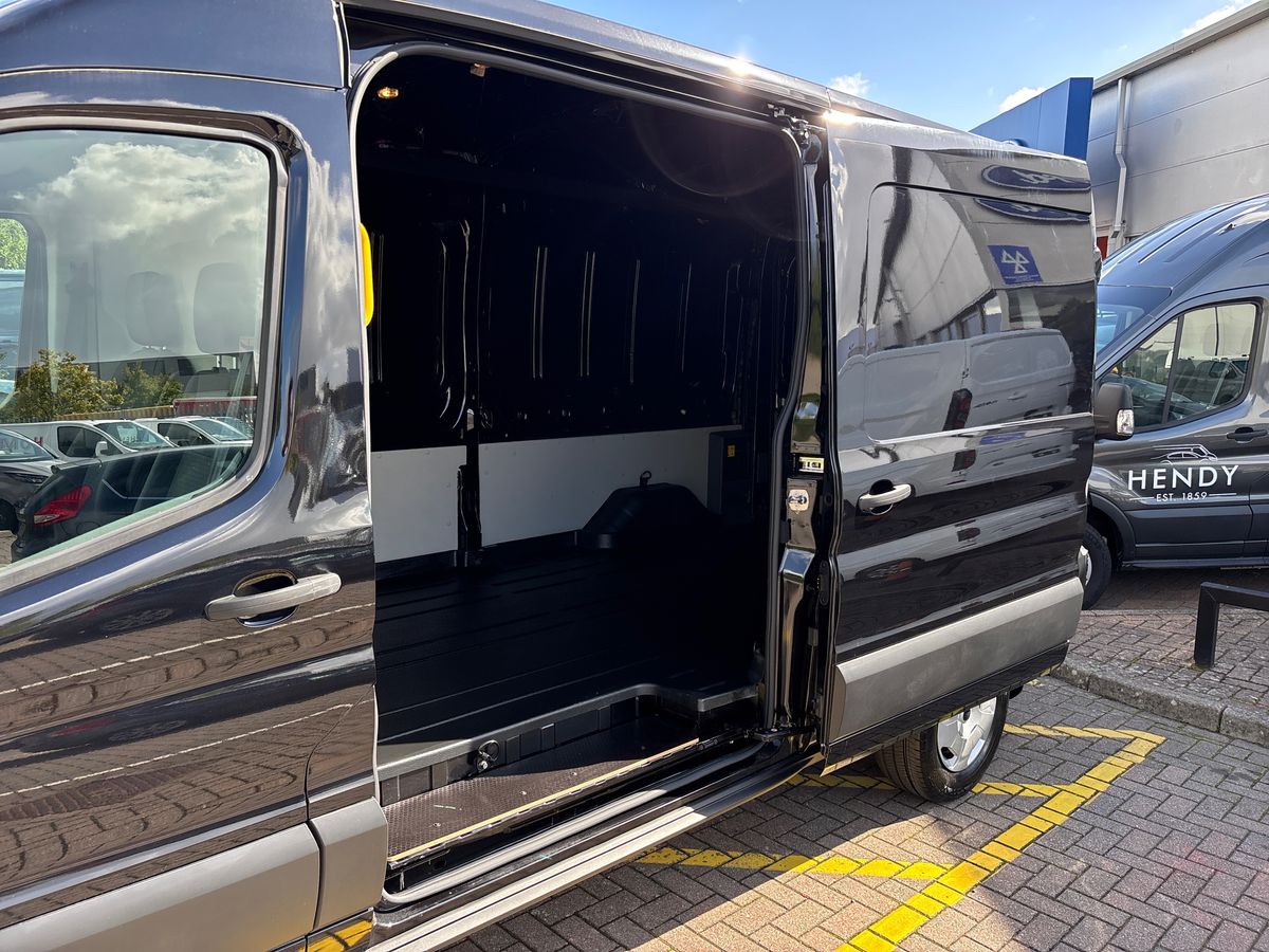 FORD TRANSIT 135KW 68KWH H2 TREND VAN AUTO [NAV]