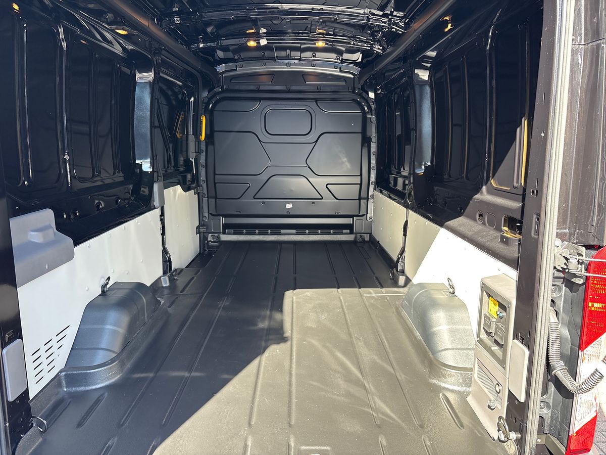 FORD TRANSIT 135KW 68KWH H2 TREND VAN AUTO [NAV]