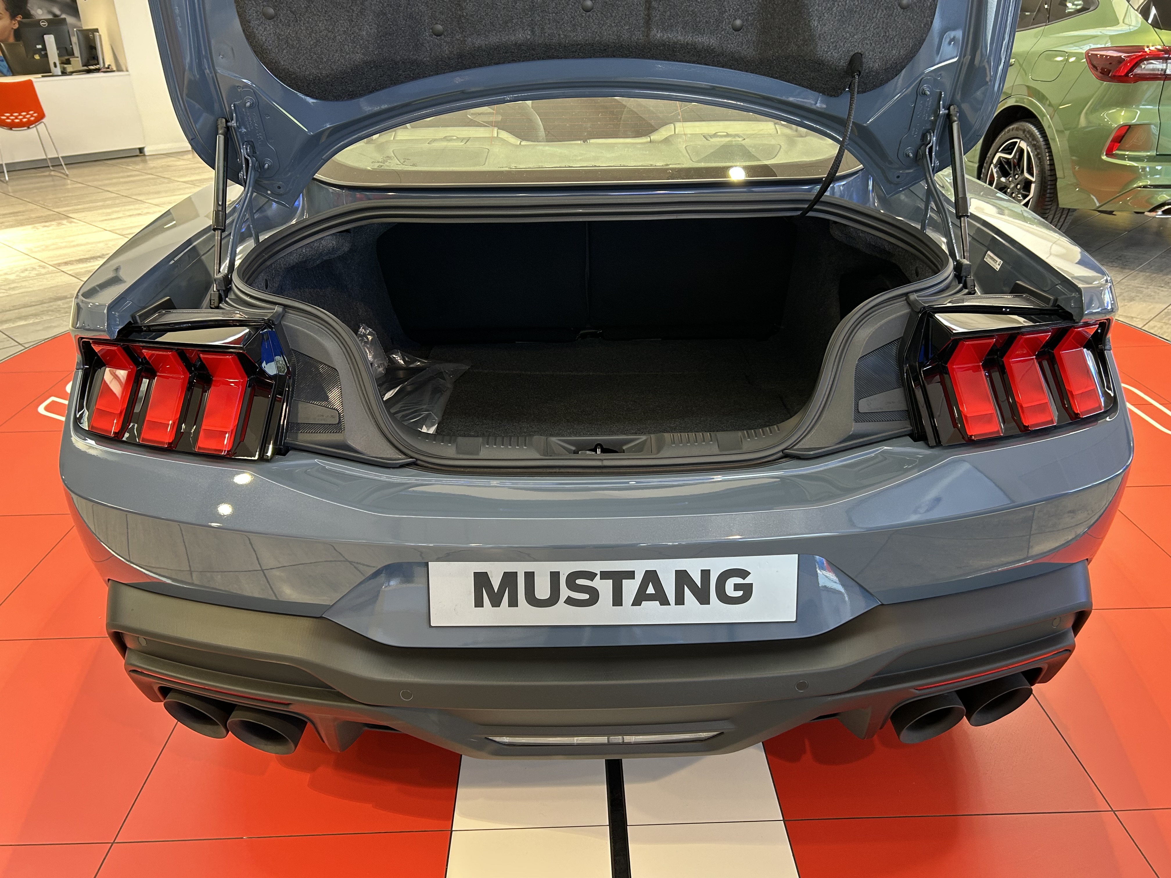 FORD MUSTANG 5.0 V8 DARK HORSE 2DR AUTO