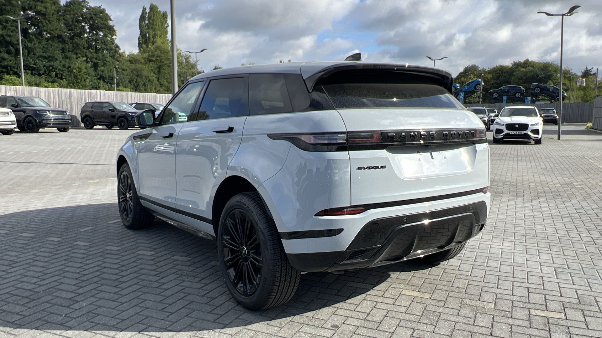 RANGE ROVER EVOQUE 2.0 D200 DYNAMIC SE 5DR AUTO HATCHBACK