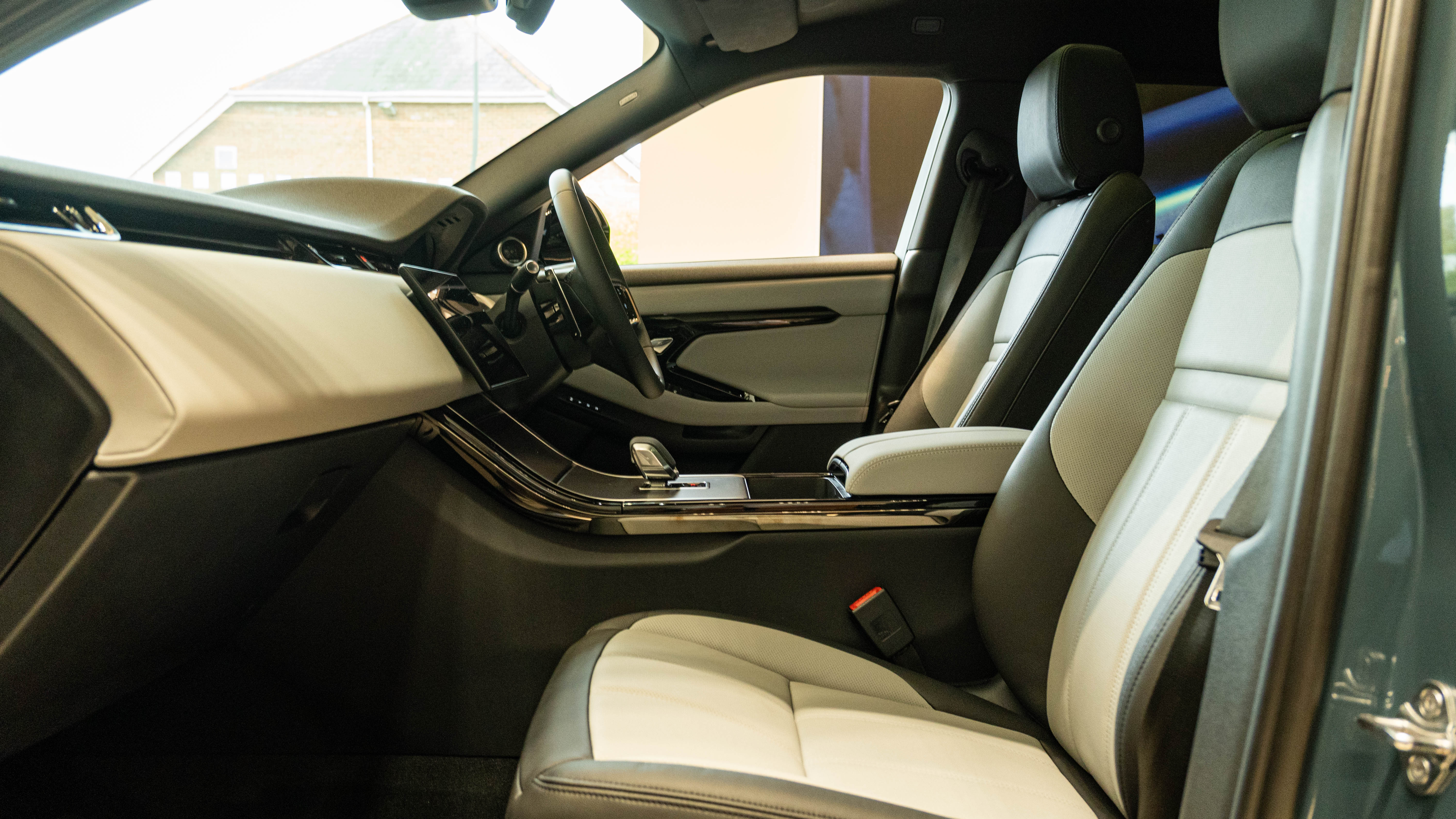 RANGE ROVER EVOQUE 2.0 D200 DYNAMIC SE 5DR AUTO HATCHBACK