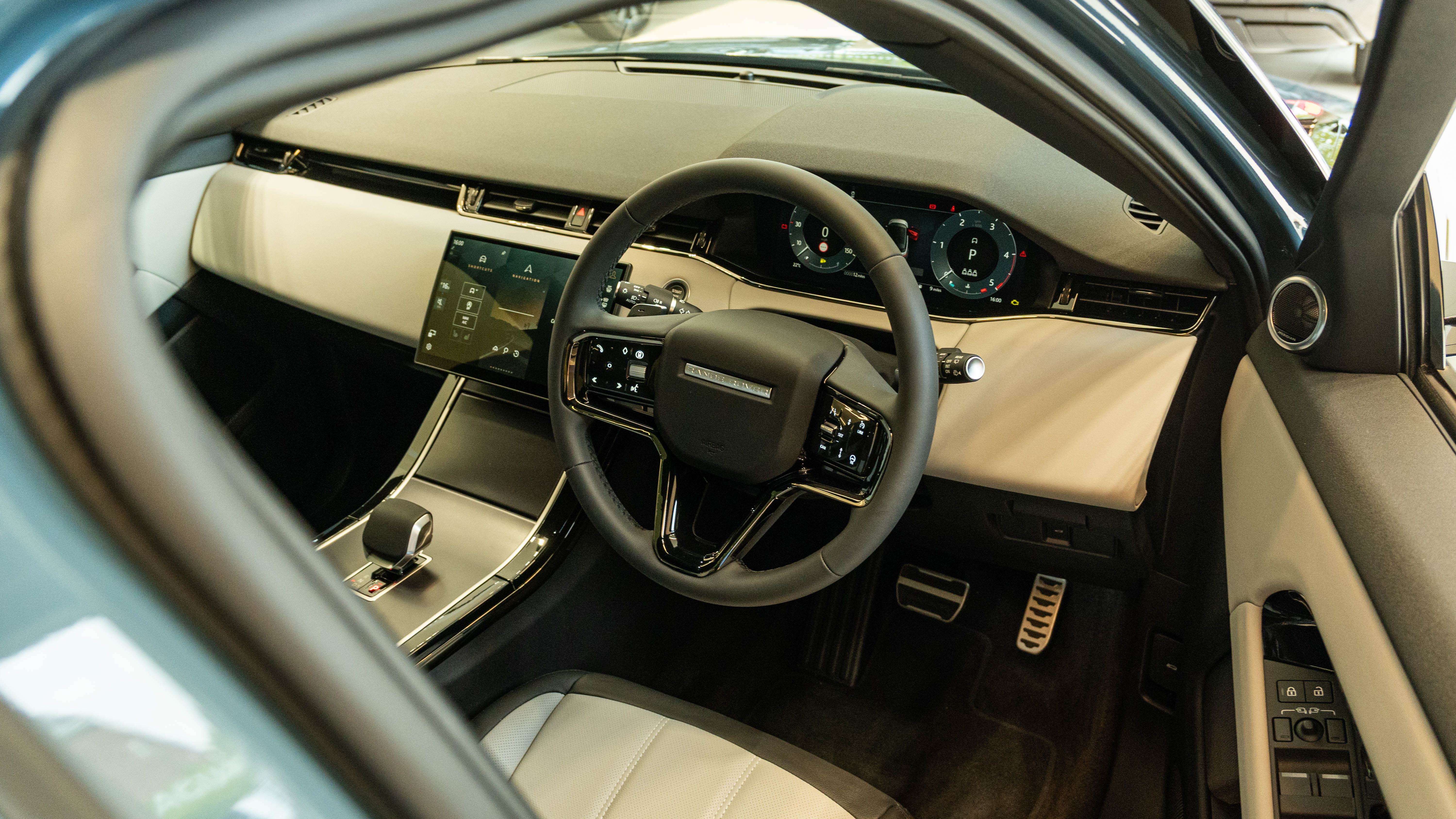 RANGE ROVER EVOQUE 2.0 D200 DYNAMIC SE 5DR AUTO HATCHBACK